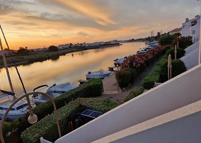 Quai De La Lagune - Vue Sur La Marina